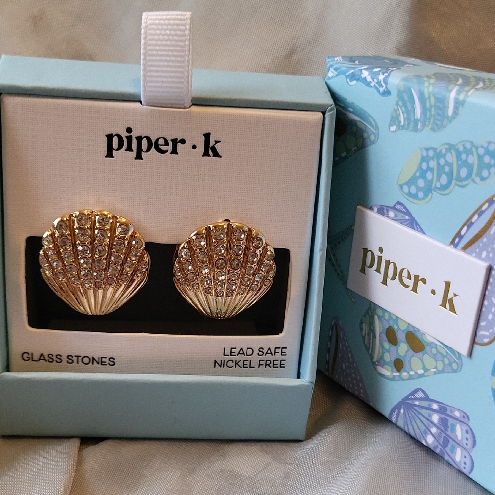 Piper K Gold Crystal Seashell Earrings BNIB TL m rt LS - Picture 1 of 2